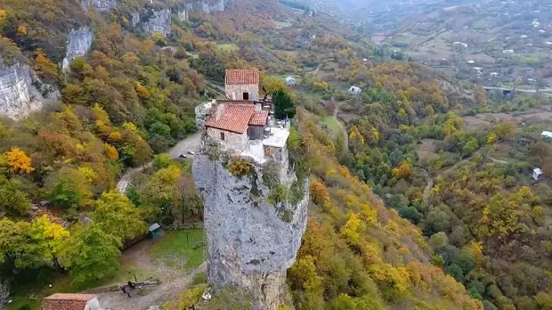 Кацхи столп осенью