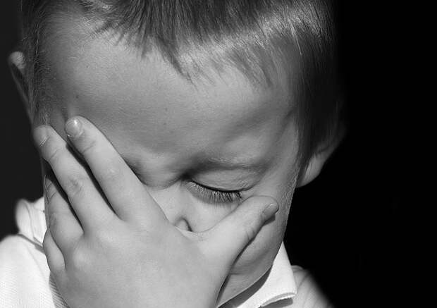 Для ребёнка любого пола плакать - это нормально.