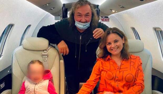 Улетевшего отдыхать на личном самолете Игоря Николаева, раскритиковали пользователи сети