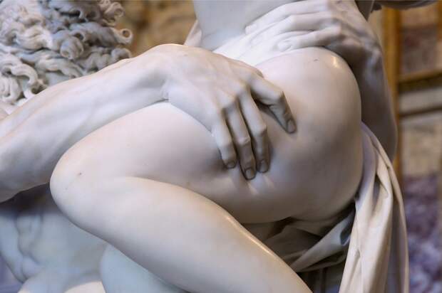 Скульптура_Джан-Лоренцо-Бернини_Похищение-Прозерпины-1621-22_04 (1).jpg