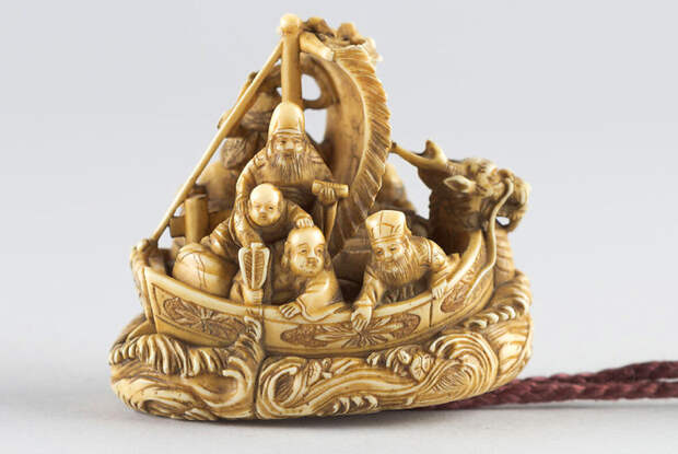 Нэцкэ «Семь богов счастья». / Фото: japanobjects.com Нэцкэ «Семь богов счастья». / Фото: japanobjects.com