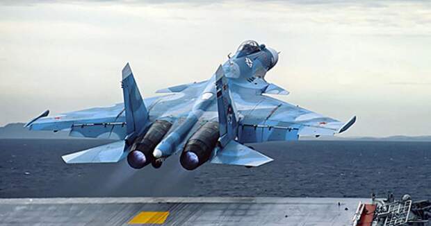 Су-33 взлетает с палубы крейсера