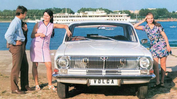 Соблазнительные девушки и советские мачо: какой была реклама автомобилей в СССР