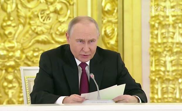 Путин поручил изучить переориентацию энергоресурсов России с Европы на другие рынки