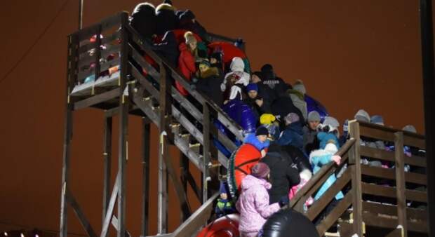 Нашумевшая горка в омском парке закрылась на техобслуживание