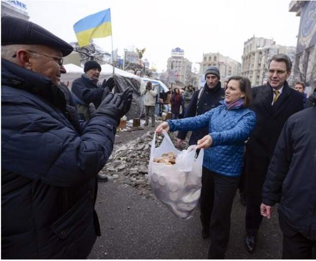США признали, что выделили «на демократию» на Украине $5 миллиардов