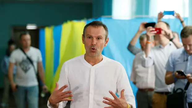 Вакарчук предложил принять закон об отношениях Украины и России