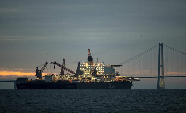 Судно-трубоукладчик Pioneering Spirit у Берегов Дании