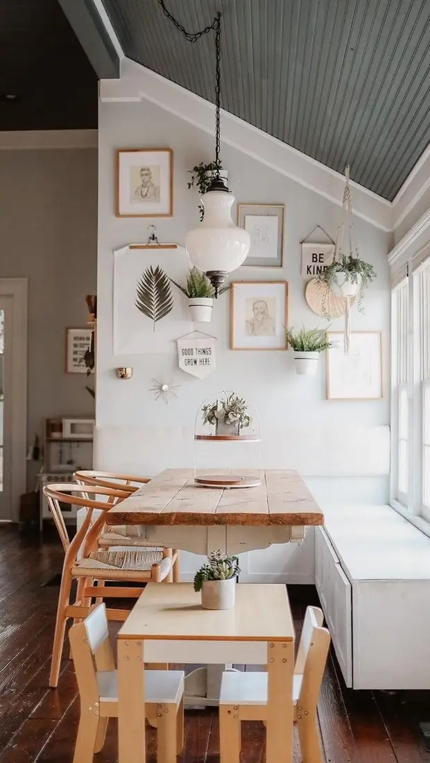 Привет из прошлого? 6 интерьеров со стильными кухонными уголками