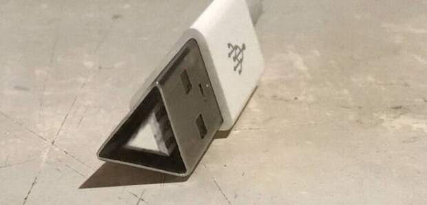 20. Треугольные USB-коннекторы перестали выпускать, потому что люди жаловались на необходимость поворачивать их шесть раз 20. Треугольные USB-коннекторы перестали выпускать, потому что люди жаловались на необходимость поворачивать их шесть раз