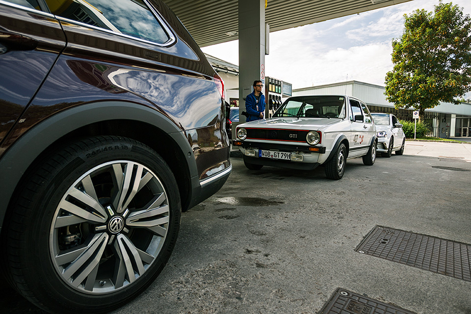 Отмечаем юбилей прародителя всех «хот-хэтчей» в компании первого VW Golf GTI и GTI Clubsport. Фото 14