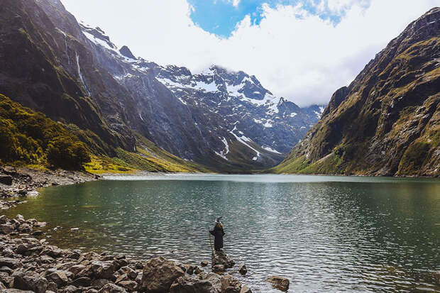 Он путешествует по Новой Зеландии в костюме Гэндальфа и делает просто эпические фото!