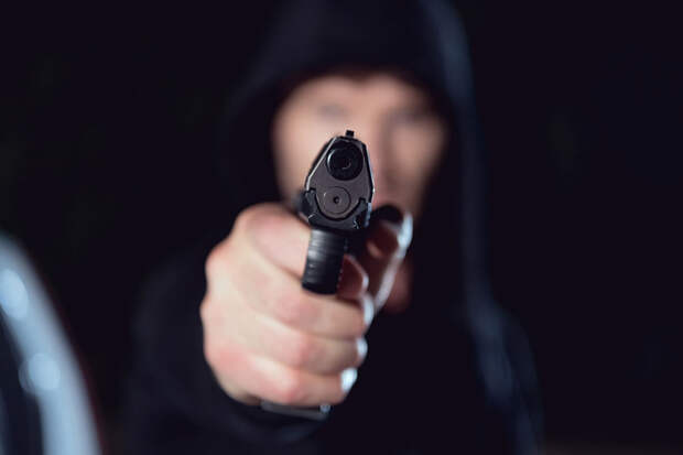 В Подмосковье юноша устроил стрельбу, пытаясь отобрать дорогую кофту у подростка