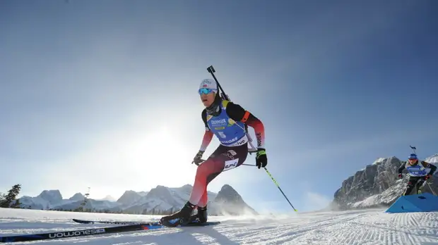 Двукратный чемпион мира по биатлону получил травму из-за мобильного приложения