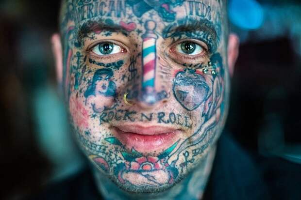 Люди с татуировками на лице — кто они?