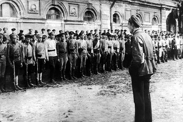Советские войска в Петрограде во время Польско-Советской войны. Фото: Getty Images / Fotobank.ru