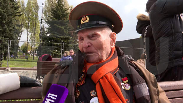 Столетний ветеран ВОВ на праздновании 9 Мая в Москве рассказал об освобождении Праги