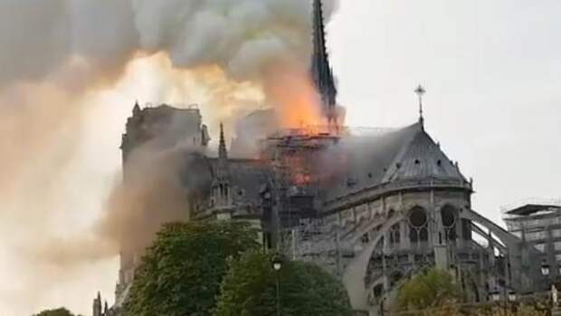 После пожара подскочили продажи «Собора Парижской Богоматери» Гюго