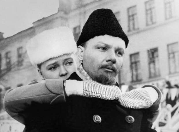 Андрей Мягков в роли Ленина в фильме *Надежда*, 1972 | Фото: kino-teatr.ru Андрей Мягков в роли Ленина в фильме *Надежда*, 1972 | Фото: kino-teatr.ru