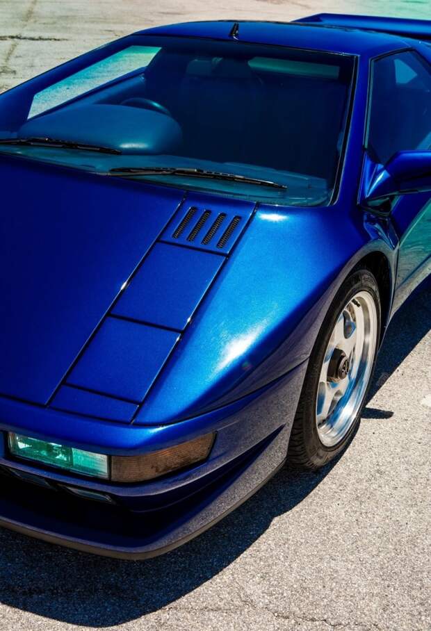 Редкий суперкар 90-х: Cizeta V16T из коллекции султана Брунея