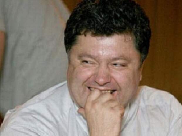 Порошенко запел «украинскими буквами»