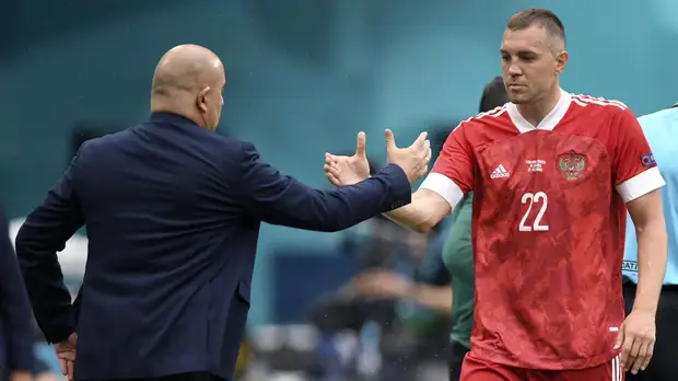 Черчесов высказался о ситуации вокруг Дзюбы и Карпина в сборной России