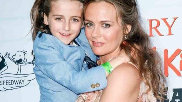 Alicia Silverstone feeds her son a vegan diet