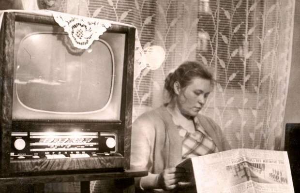 А зачем в Советском Союзе телевизор накрывали салфеткой?