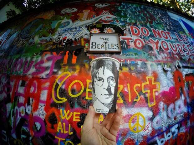 Портрет Джона Леннона. Прага, Чехия красиво, креатив, оригинально, путешествия, творчество, туризм, фото, художник