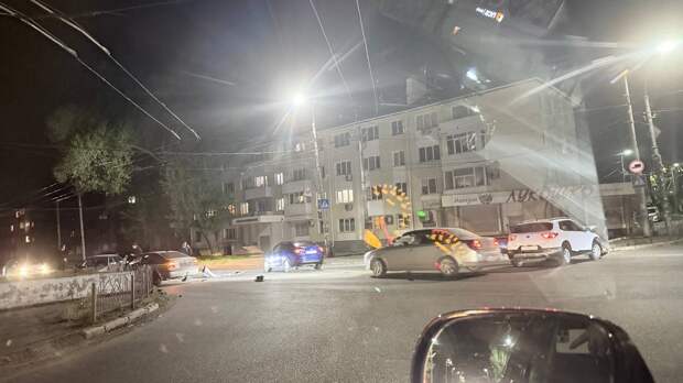 На питбайке у стойки Бажанова  не уступил  дорогу и полетел встречать столбы