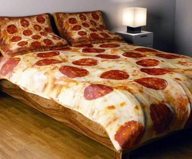 постельное белье Miley Cyrus Pizza Bed