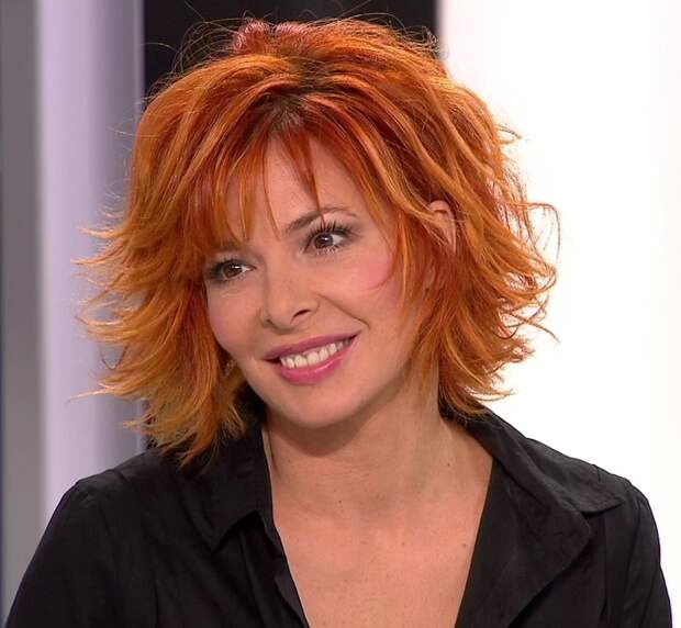 http://1.bp.blogspot.com/-xkjbtMQtdjA/TscGTgK5ohI/AAAAAAAAASM/mokx7HXx-Ww/s1600/mylene-farmer-hd-2-726132.png