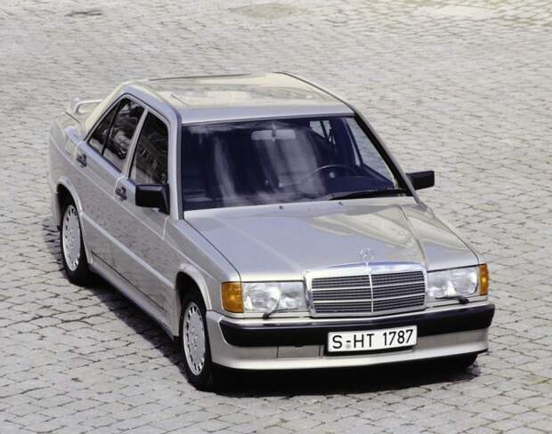 Первый «маленький» Mercedes-Benz 190E.