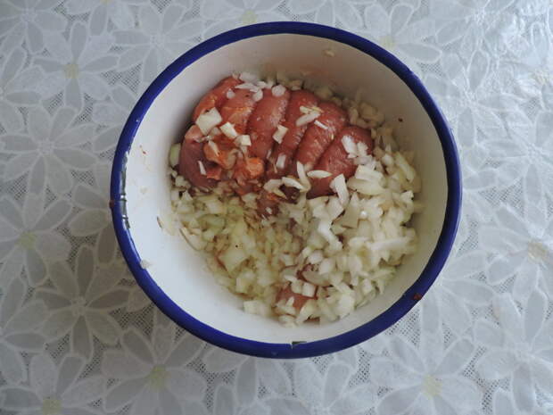 Добавить лук к мясу и оставить на 1-2 часа еда, мясо, своими руками, сделай сам