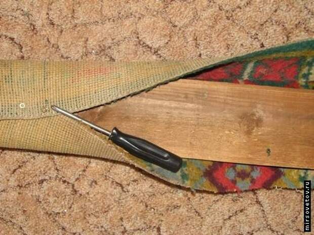 Обтягиваем ковровой тканью деревянную доску