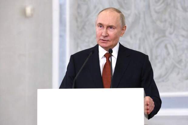 Путин указал на стратегический приоритет многодетной семьи