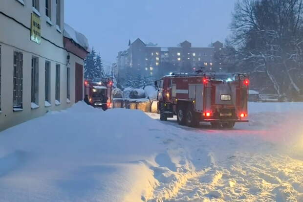 Жилой многоэтажный дом загорелся в центре Москвы