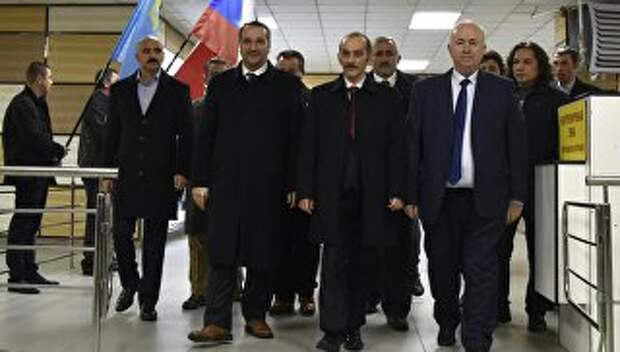 Глава турецкой ассоциации евразийских правительств Хасан Дженгиз в аэропорту Симферополя во время прибытия делегации из Турции