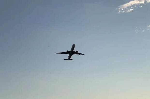 В Колумбии пропала связь с самолетом, на борту которого 15 человек