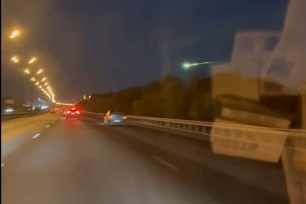 Обломок пролетевшего над Москвой метеорита врезался в дом