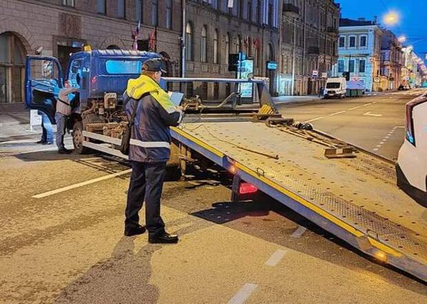 Петербурженка получила условный срок за нападение на сотрудника Комтранса