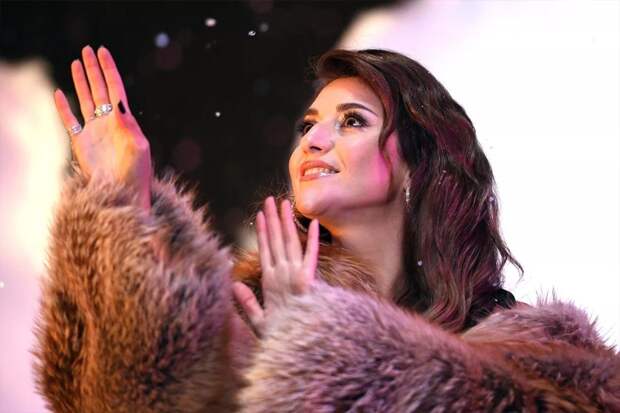 Жасмин пригрозила расцарапать лицо Киркорову за совет про подтяжку шеи