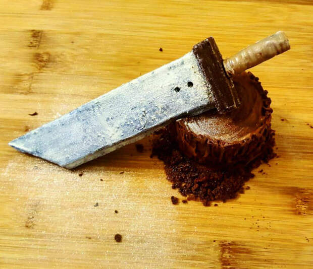 Пила и дерево.