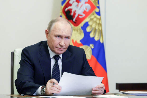 В ходе совещания Путина с правительством раздался звонок по телефону спецвязи