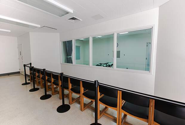 Комната, из которой наблюдают за казнью смертельной инъекцией в одной из тюрем в США