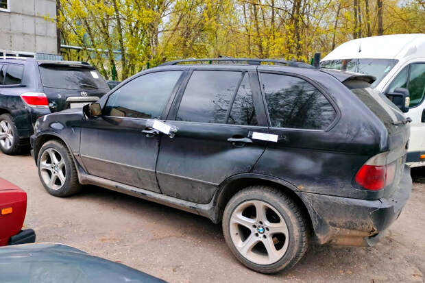 В Калужской области приставы изъяли BMW X5 из-за 503 неоплаченных штрафов