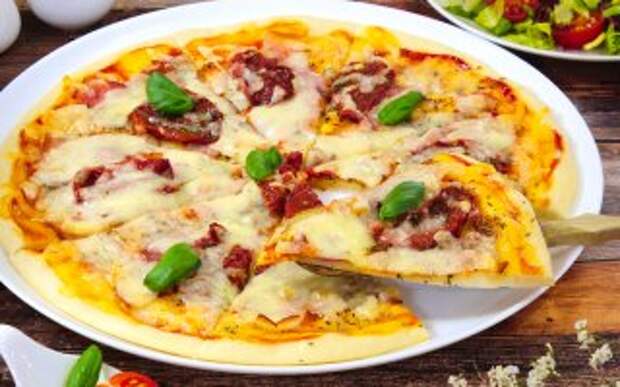 Утка с белыми грибами и картофелем в горшочках