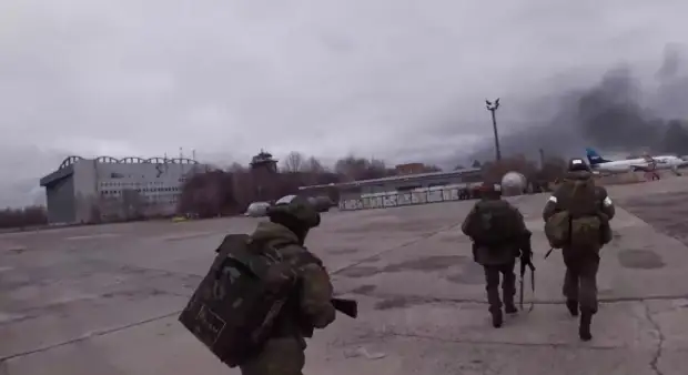 МО РФ опубликовало фото и видеоматериалы боя за аэродром в Гостомеле