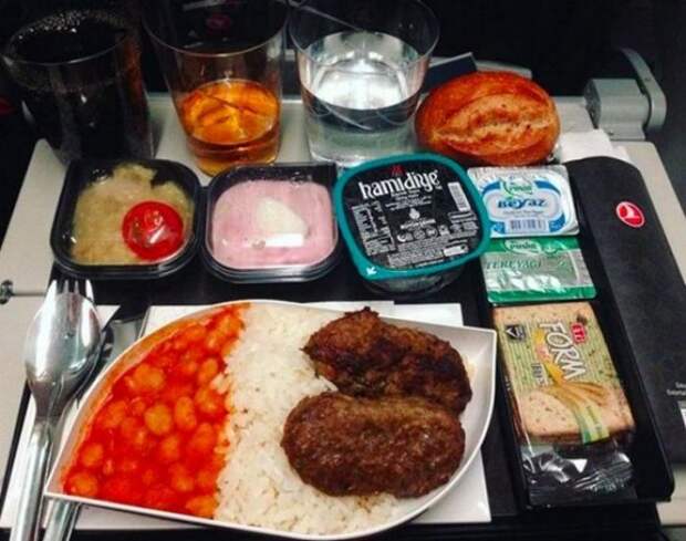 Еда на борту самолета в 15 авиакомпаниях (30 фото)