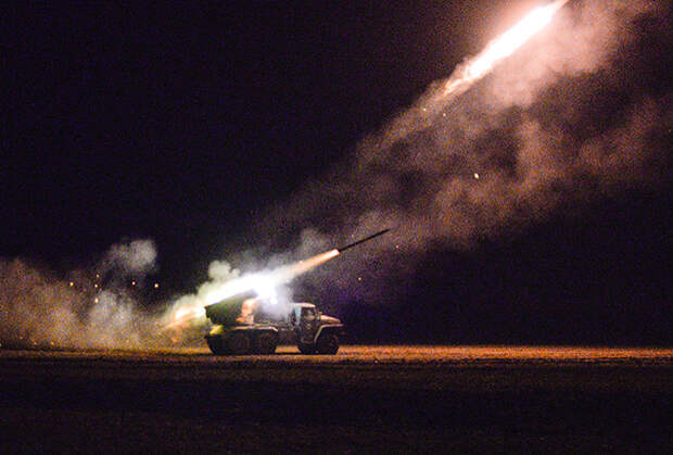 Февраль 2015 года, украинские военные применяют РСЗО «Град» против армии ополчения Донбасса в районе Дебальцево